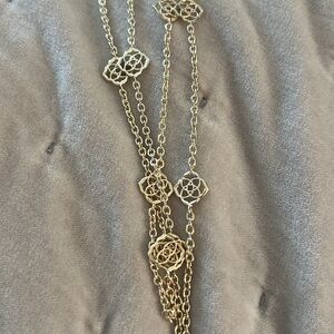 Kendra Scott Logo Chain Necklace in gold